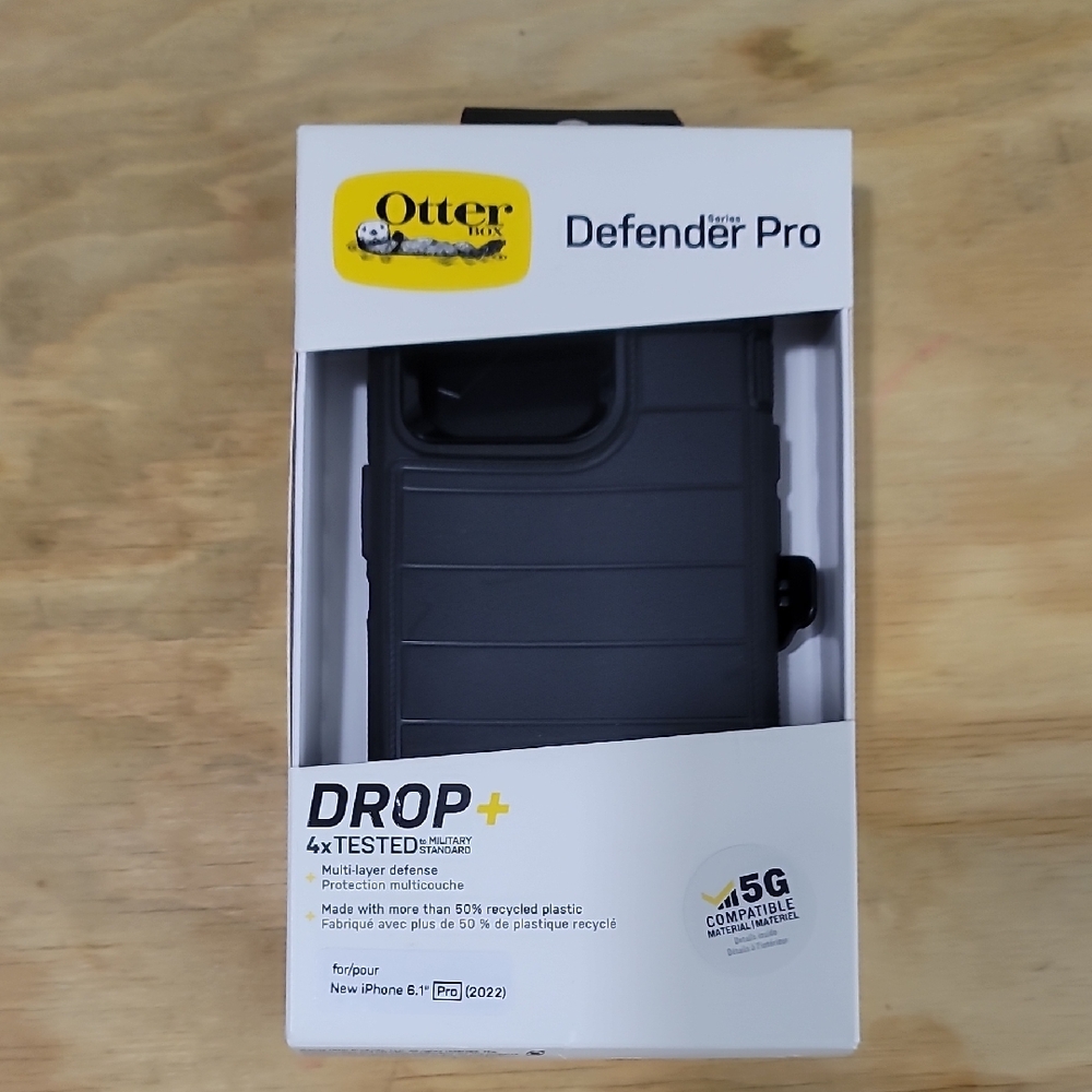 OtterBox Defender Pro Black Case for iPhone 6.1 2022